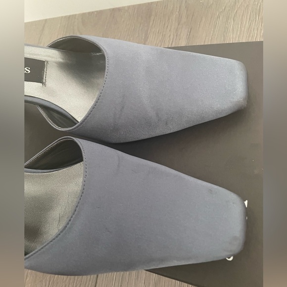 Beautiful Pewter Satin Heels Size 8 - Picture 4 of 7